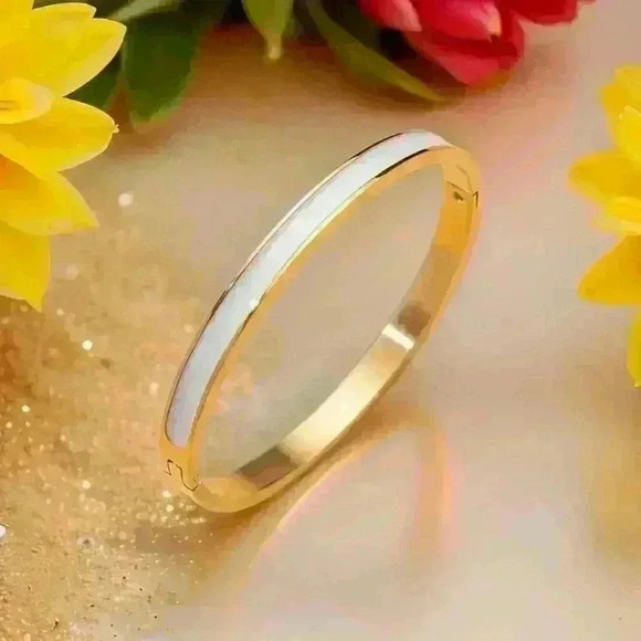 The Classic Style Bangle in White - Picture 5 of 5